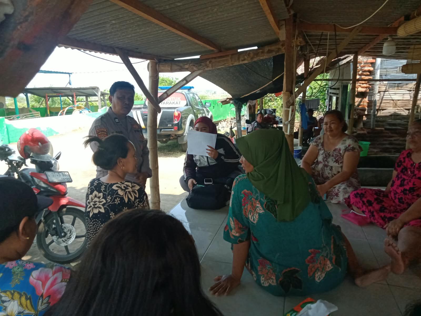 Patroli Dialogis Polsek Jabon, Sampaikan Pesan Kamtibmas kepada Ibu-Ibu PKK Desa Kupang